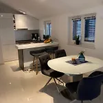 Apartman Breitling With Pool Biograd Na Moru