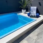 Breitling With Pool Apartman
