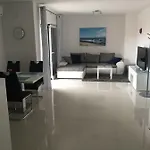 Apartman Breitling With Pool Biograd Na Moru