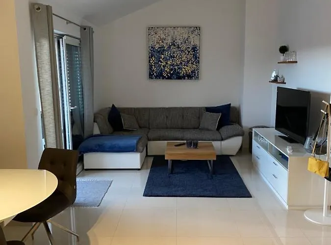 Breitling With Pool דירה *