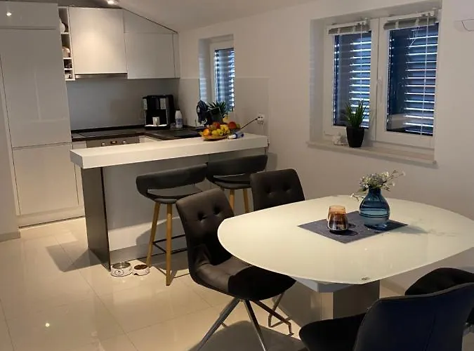 דירה Breitling With Pool ביוגראד נה מורו