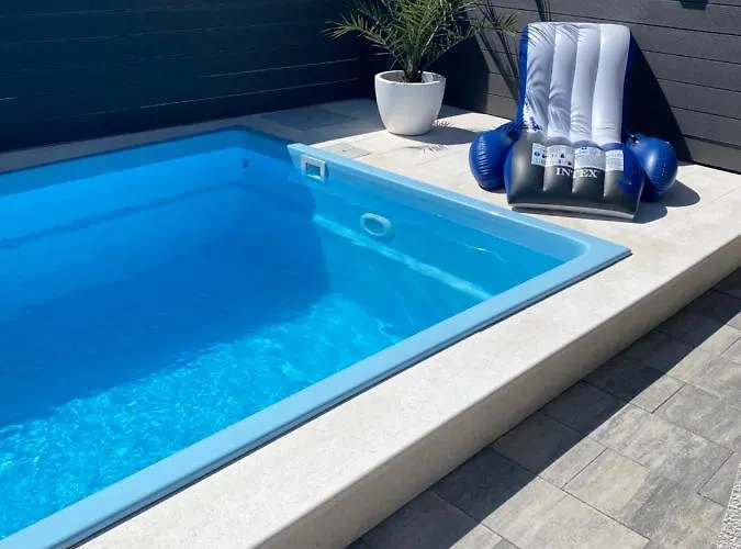 Breitling With Pool Apartman