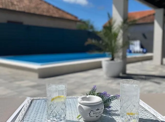 Апартаменты Breitling With Pool Биоград-на-Мору
