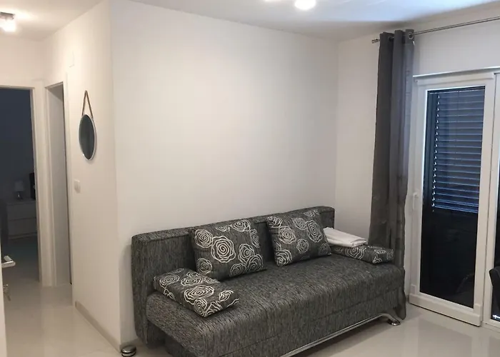 Breitling With Pool דירה *